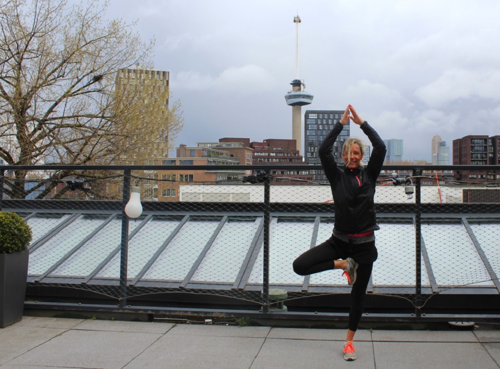 Talks & Treasures - tips weekend Rotterdam - yoga op de rooftop hotel STROOM