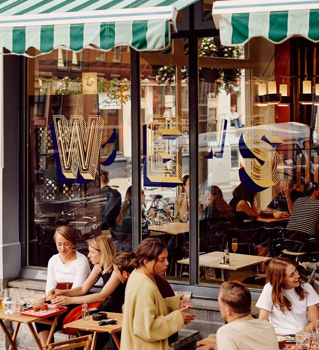 PicknickEen van de betere plekken in Rotterdam om je dag te starten in de zon. Of lunch, wat je wil. Al jaren eet je hier het lekkerste uit de regio, homemade gerechten die bereid zijn met de mooiste en duurzame producten. Van 's ochtends vroeg tot in de middag zit je voor of achter in de zon. Earlybirds hebben geluk en nemen tot 10.00 uur de nieuwe ontbijtspecial. Picknick