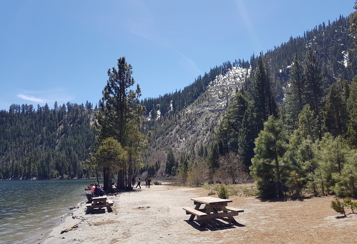Talks & Treasure - Lake Tahoe - groen aan het water