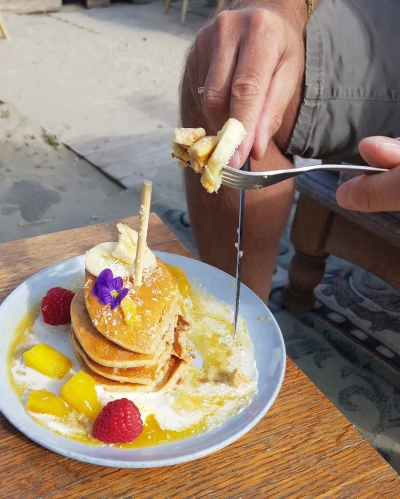 Pele Surf Shack is de superlekkere en relaxte plek in Hoek van Holand die je niet mag missen. Hoeft ook niet, want heel het jaar open. Check onze menutips. 